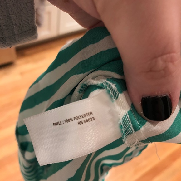 Old Navy s/s Maternity Top / Size: XL - Picture 3 of 3